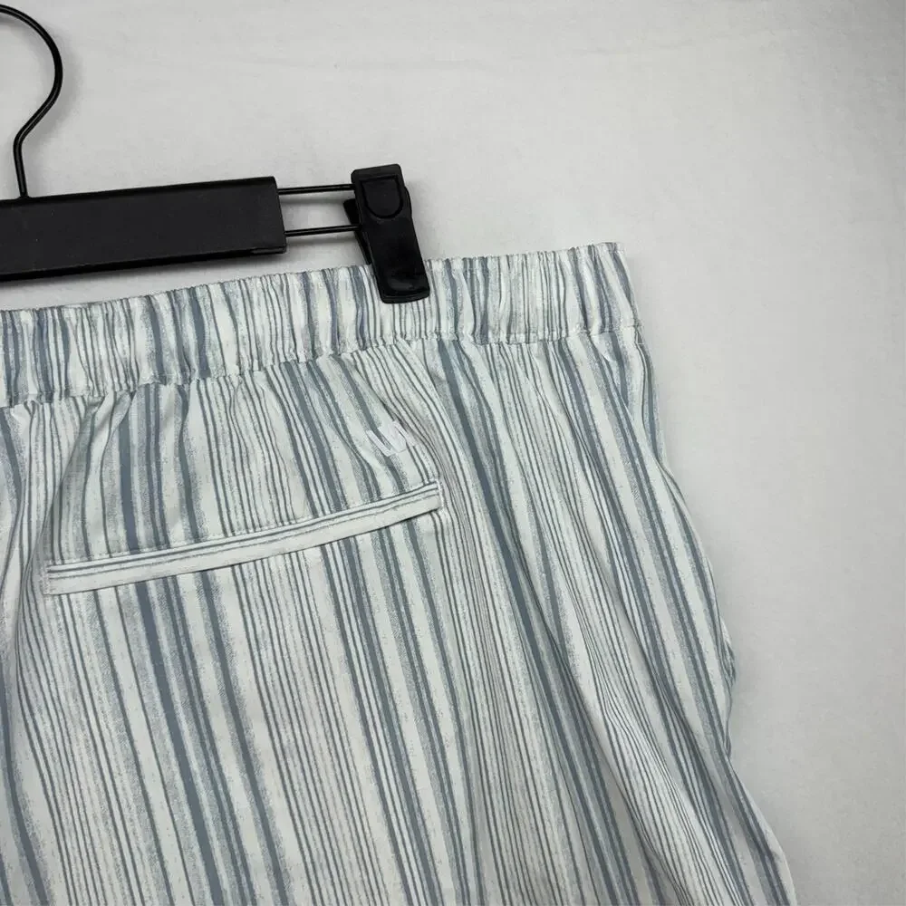 VRST Shorts Men's 2XL White Blue Resort Hybrid Printed Swim Lined Vacation NEW